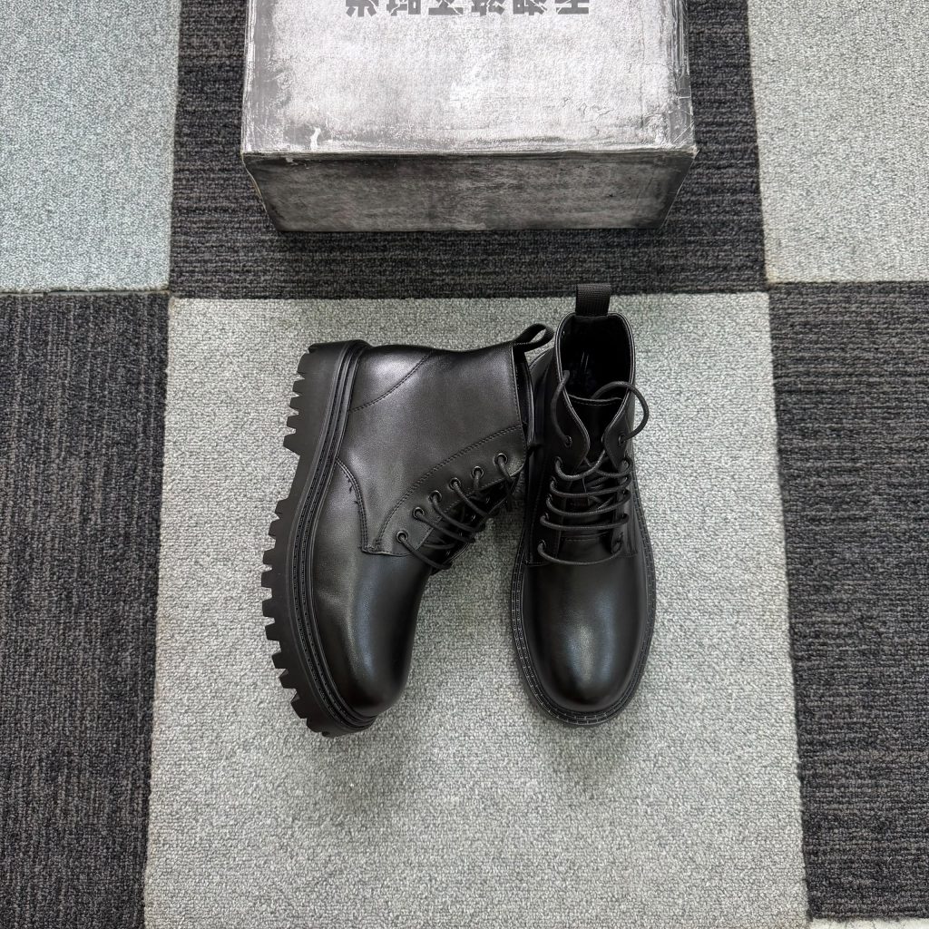 Plain Toe Leather Service Boots In Black